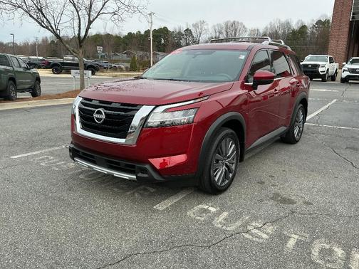 2024 Nissan Pathfinder SL