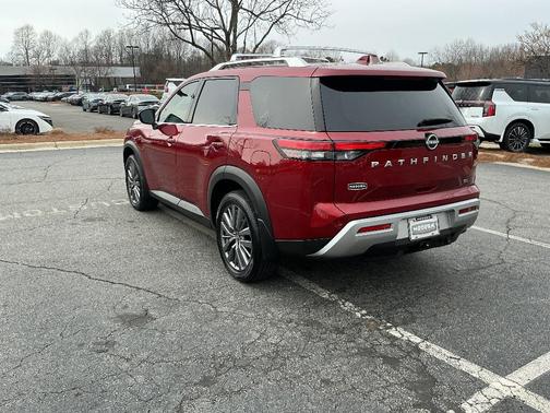 2024 Nissan Pathfinder SL