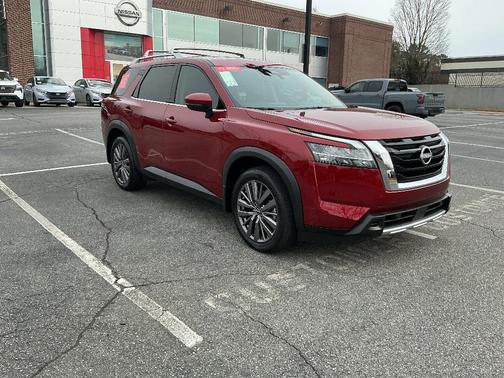 2024 Nissan Pathfinder SL