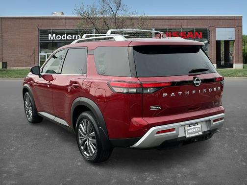 2024 Nissan Pathfinder SL