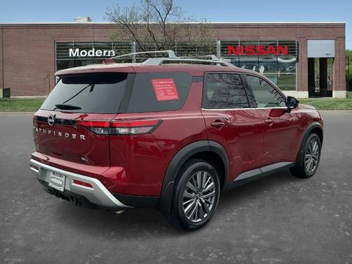 2024 Nissan Pathfinder SL