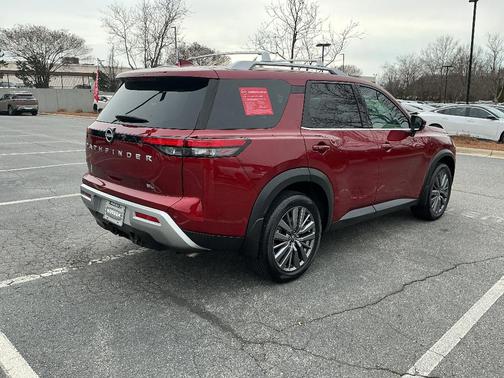2024 Nissan Pathfinder SL