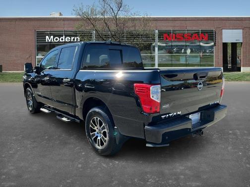 2024 Nissan Titan SV