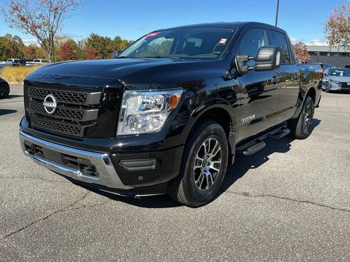 2024 Nissan Titan SV