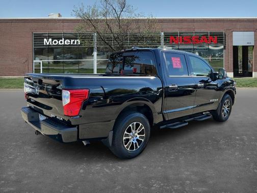 2024 Nissan Titan SV