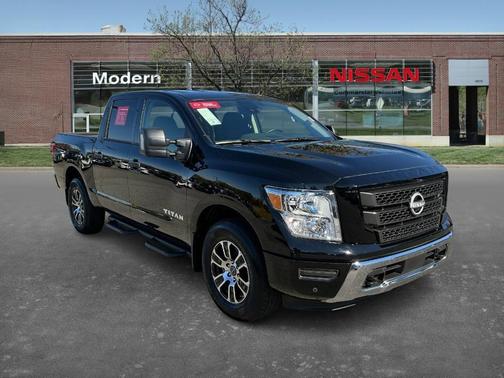 2024 Nissan Titan SV