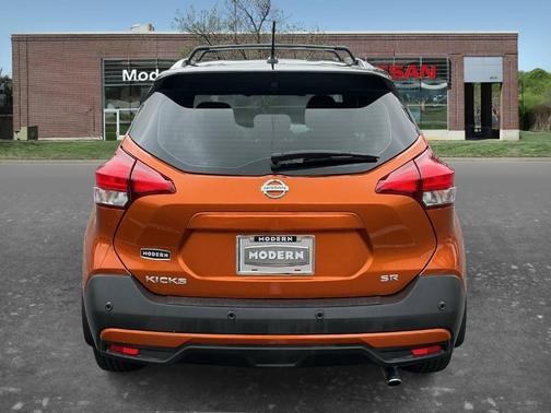 Monarch Orange / Super Black 2020 Nissan Kicks SR