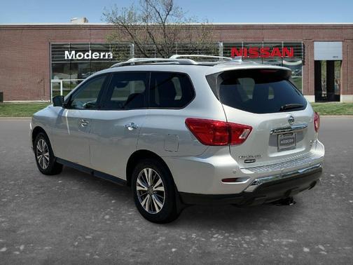 Silver 2020 Nissan Pathfinder SL