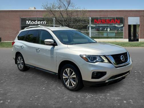 Silver 2020 Nissan Pathfinder SL