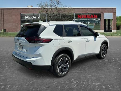 Everest White P 2024 Nissan Rogue SV