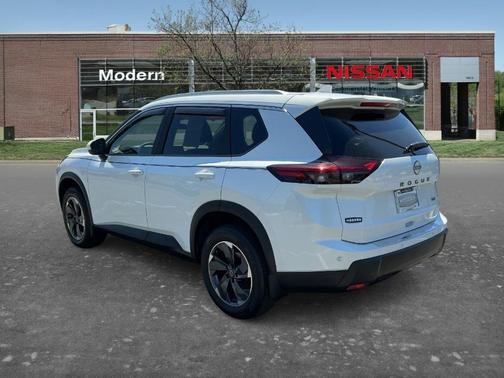 Everest White P 2024 Nissan Rogue SV