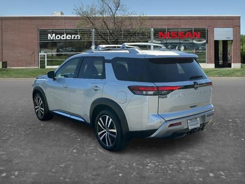2024 Nissan Pathfinder Platinum