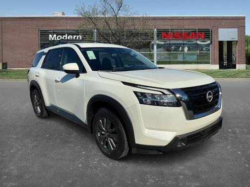2022 Nissan Pathfinder SV