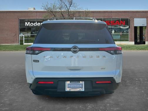 2022 Nissan Pathfinder SV