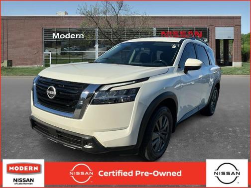 2022 Nissan Pathfinder SV