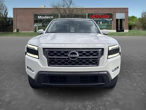 2024 Nissan Frontier SL