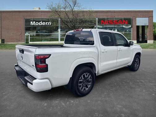 2024 Nissan Frontier SL