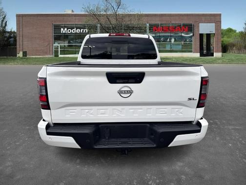2024 Nissan Frontier SL
