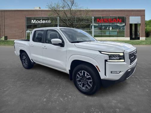 2024 Nissan Frontier SL