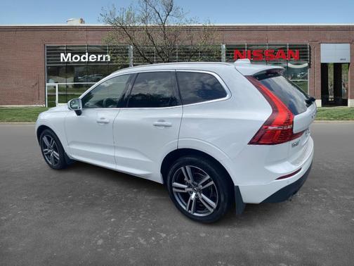 2021 Volvo XC60 T5 Momentum