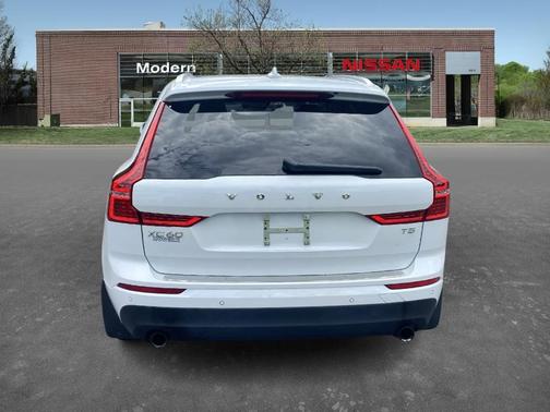 2021 Volvo XC60 T5 Momentum