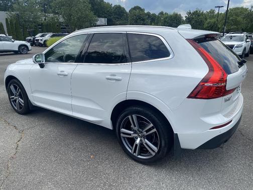 2021 Volvo XC60 T5 Momentum