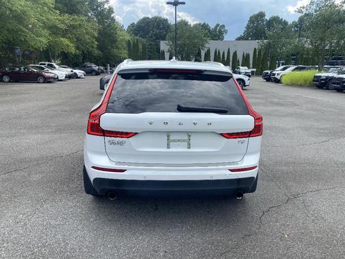 2021 Volvo XC60 T5 Momentum