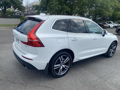2021 Volvo XC60 T5 Momentum