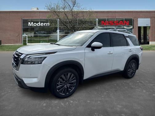 2025 Nissan Pathfinder SL