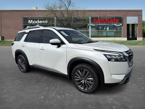 2025 Nissan Pathfinder SL
