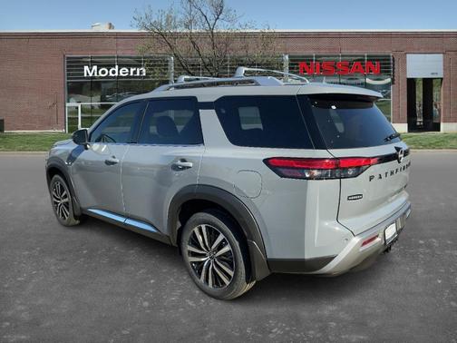 2025 Nissan Pathfinder Platinum