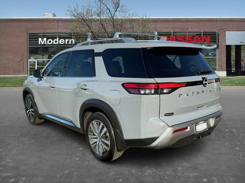 2024 Nissan Pathfinder Platinum