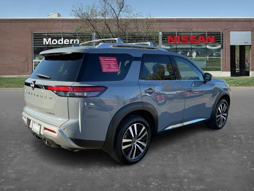 2024 Nissan Pathfinder Platinum