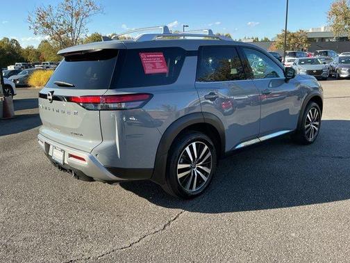 2024 Nissan Pathfinder Platinum
