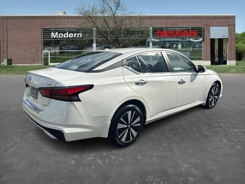 2022 Nissan Altima 2.5 SV