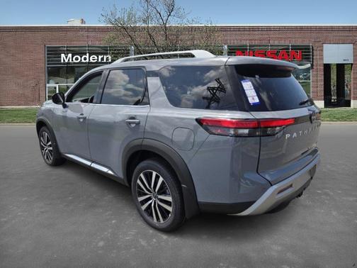 2025 Nissan Pathfinder Platinum