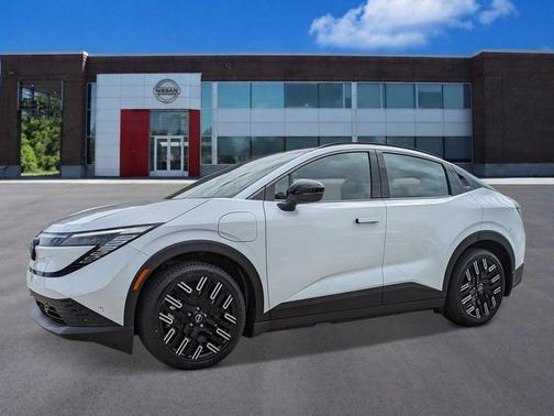 Everest White P 2026 Nissan Leaf PLATINUM+