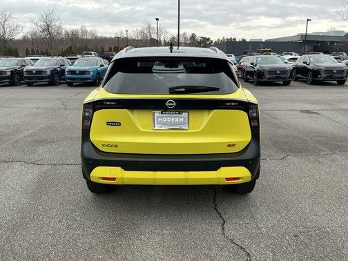 2025 Nissan Kicks SR