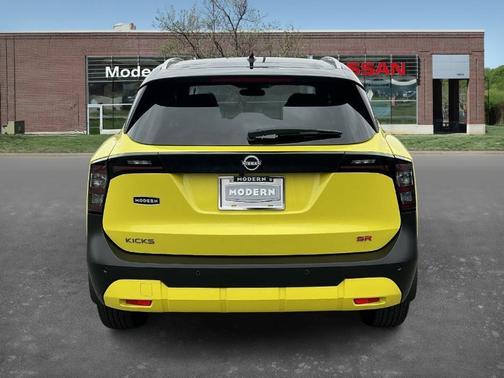 2025 Nissan Kicks SR