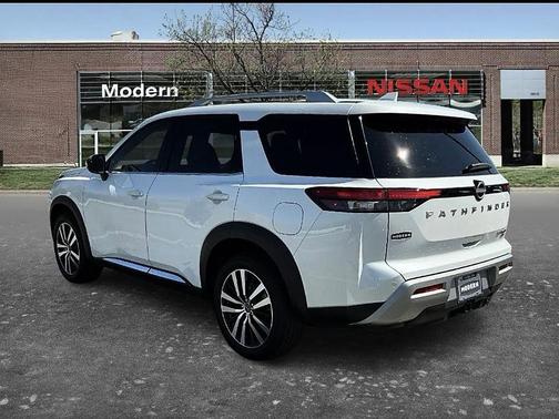 2024 Nissan Pathfinder Platinum