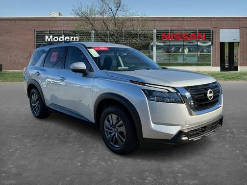 2024 Nissan Pathfinder SV