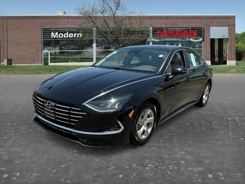 Black 2023 Hyundai SONATA SE