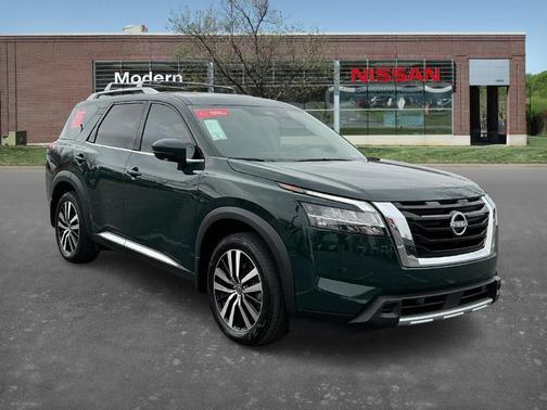 2024 Nissan Pathfinder Platinum