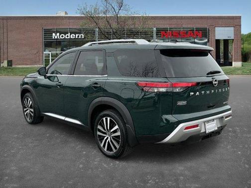 2024 Nissan Pathfinder Platinum