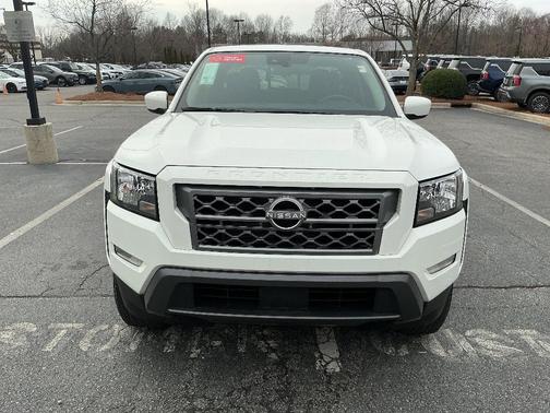 2023 Nissan Frontier SV
