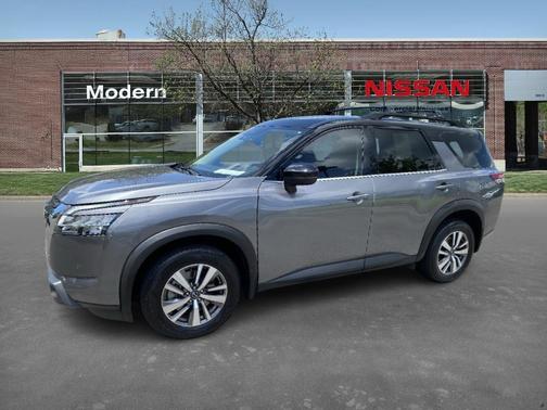 2022 Nissan Pathfinder SL