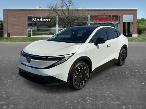 Everest White P 2026 Nissan Leaf PLATINUM+