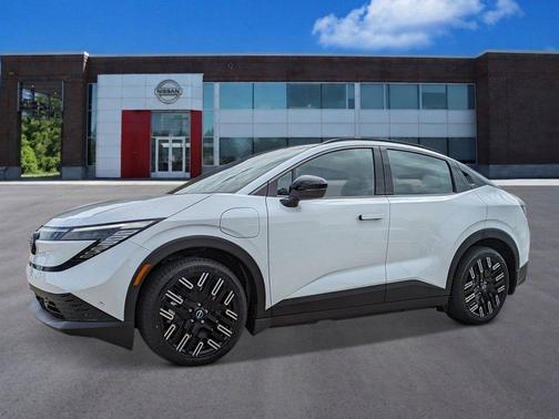 Everest White P 2026 Nissan Leaf PLATINUM+