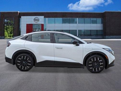 Everest White P 2026 Nissan Leaf PLATINUM+