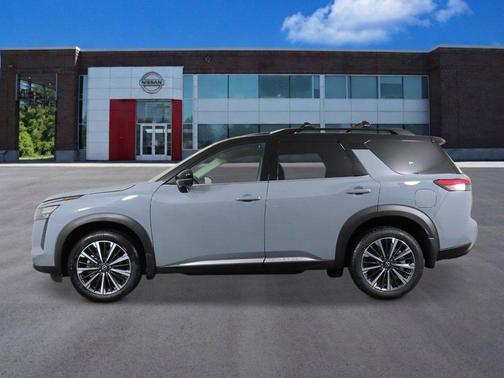 Boulder Gray Metallic 2026 Nissan Pathfinder Platinum